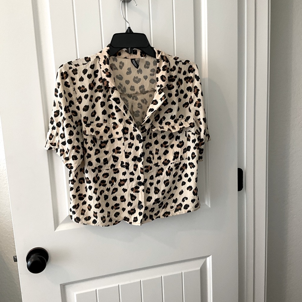 Divided cheetah print short sleeve crop top button up top